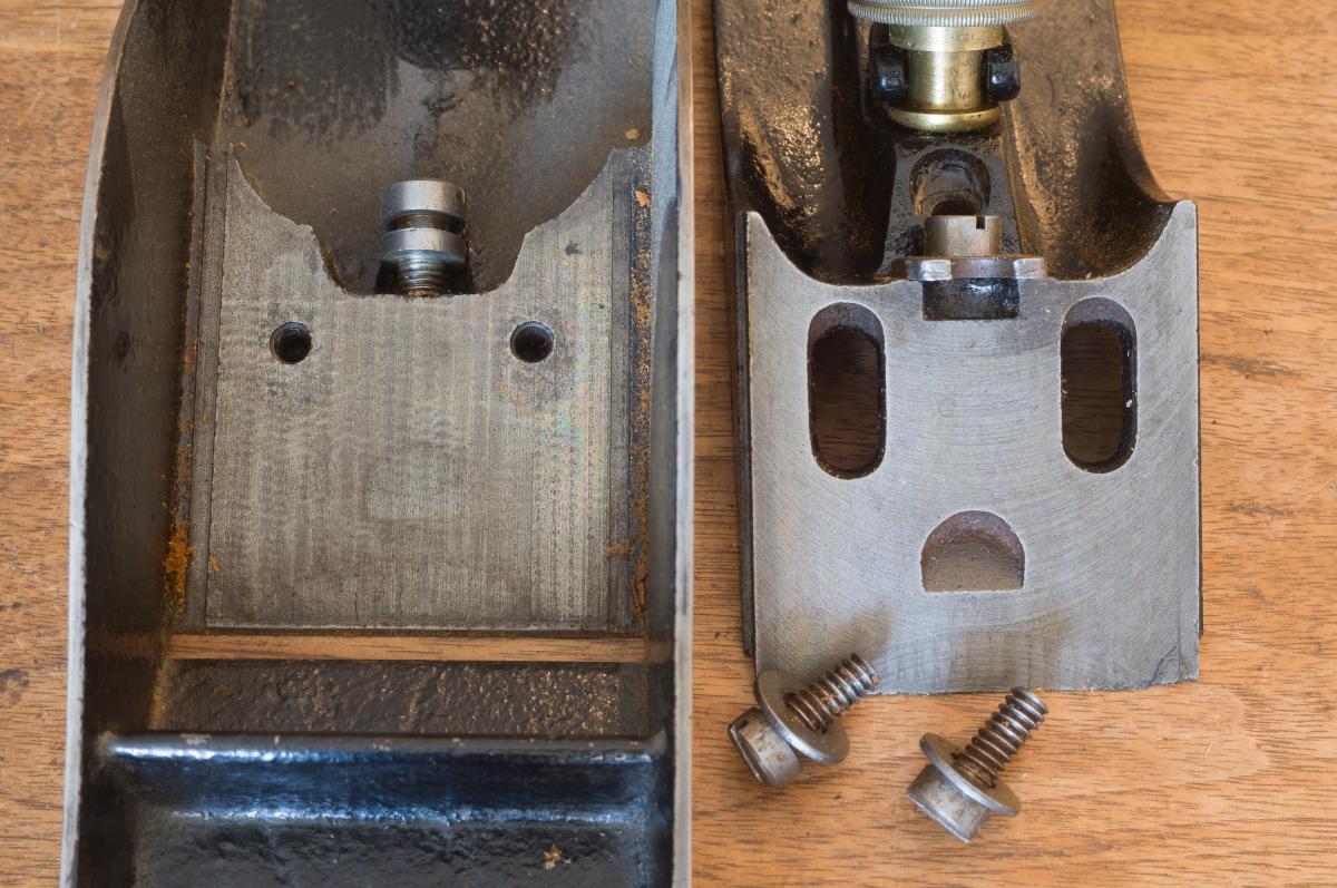 The 1898 Bedrock frog is bolted down. The only change is the wide machined mating surfaces