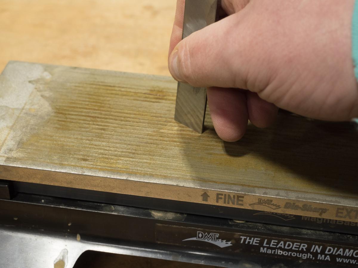 How To Grind Part 6 - Repairing a Damaged Edge Without Burning the Steel 6
