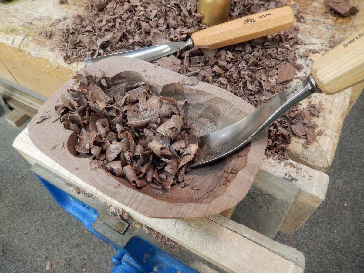 Carving A Live Edge Bowl - Part 3 7