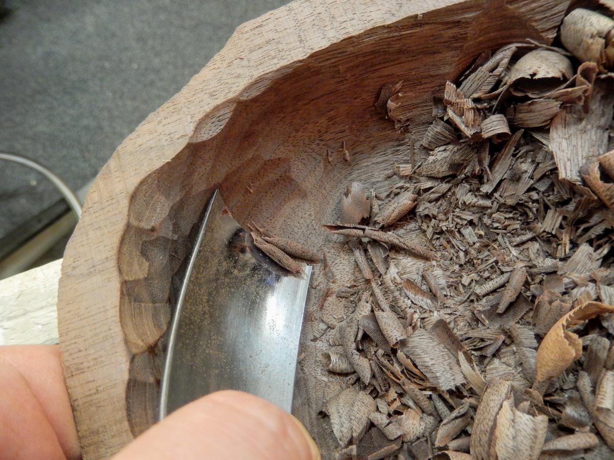 Carving A Live Edge Bowl - Part 3 8