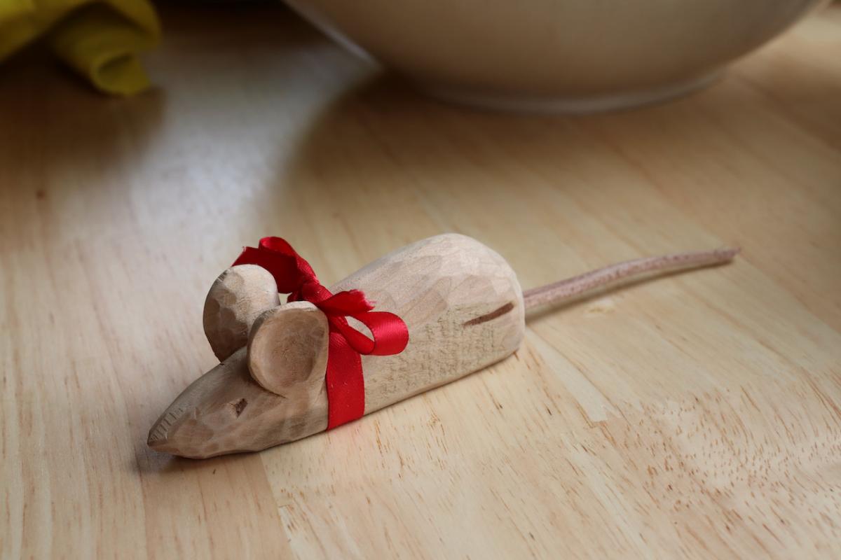 Carving a Mouse (The Teaching of Whittling This Fall - Continued pt3) 17